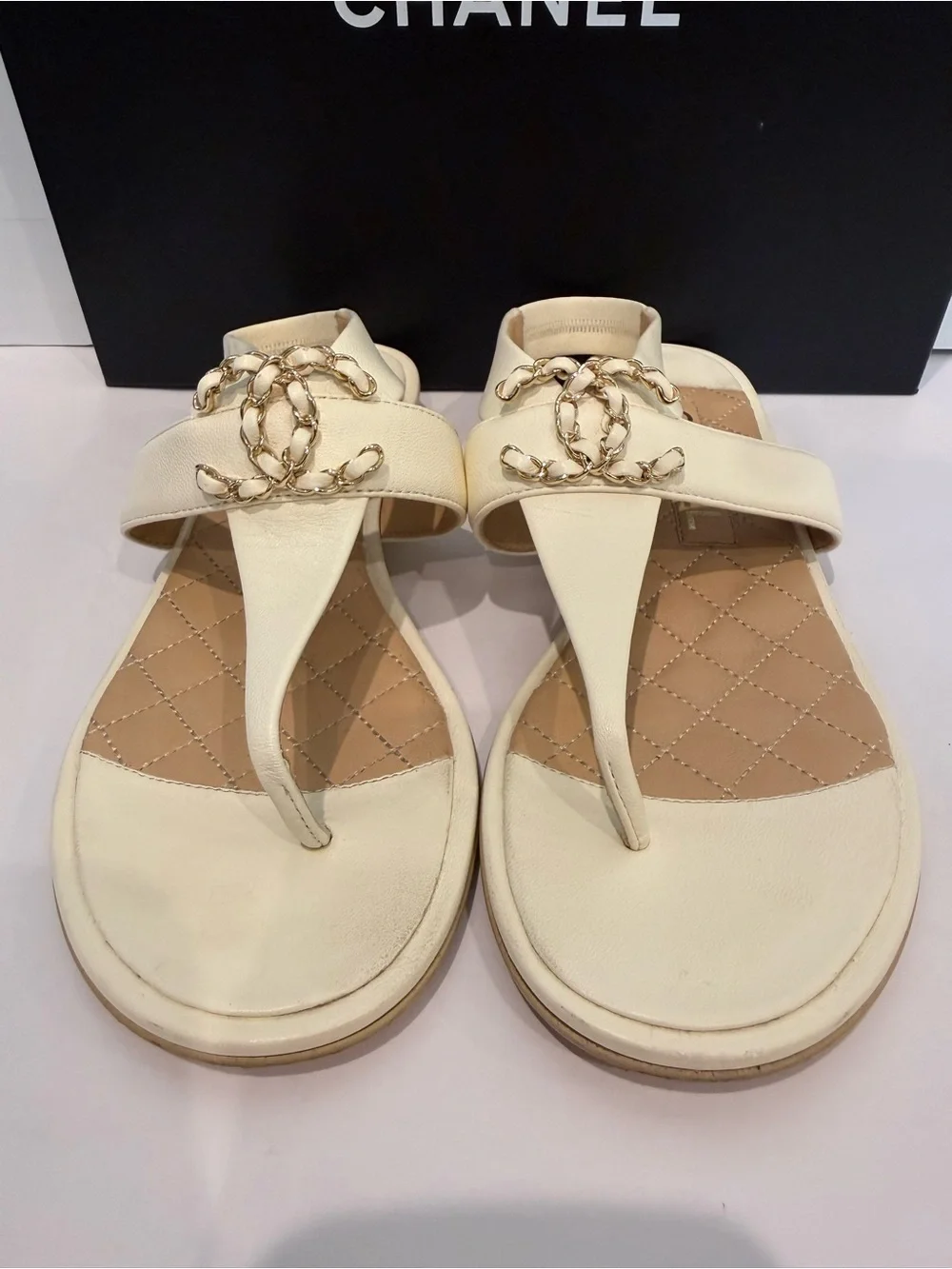 CHANEL 21s white